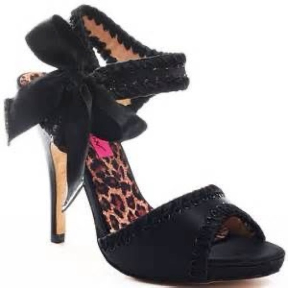 Betsey Johnson Calandra Black Satin Ribbon Bow Heels - Size 8